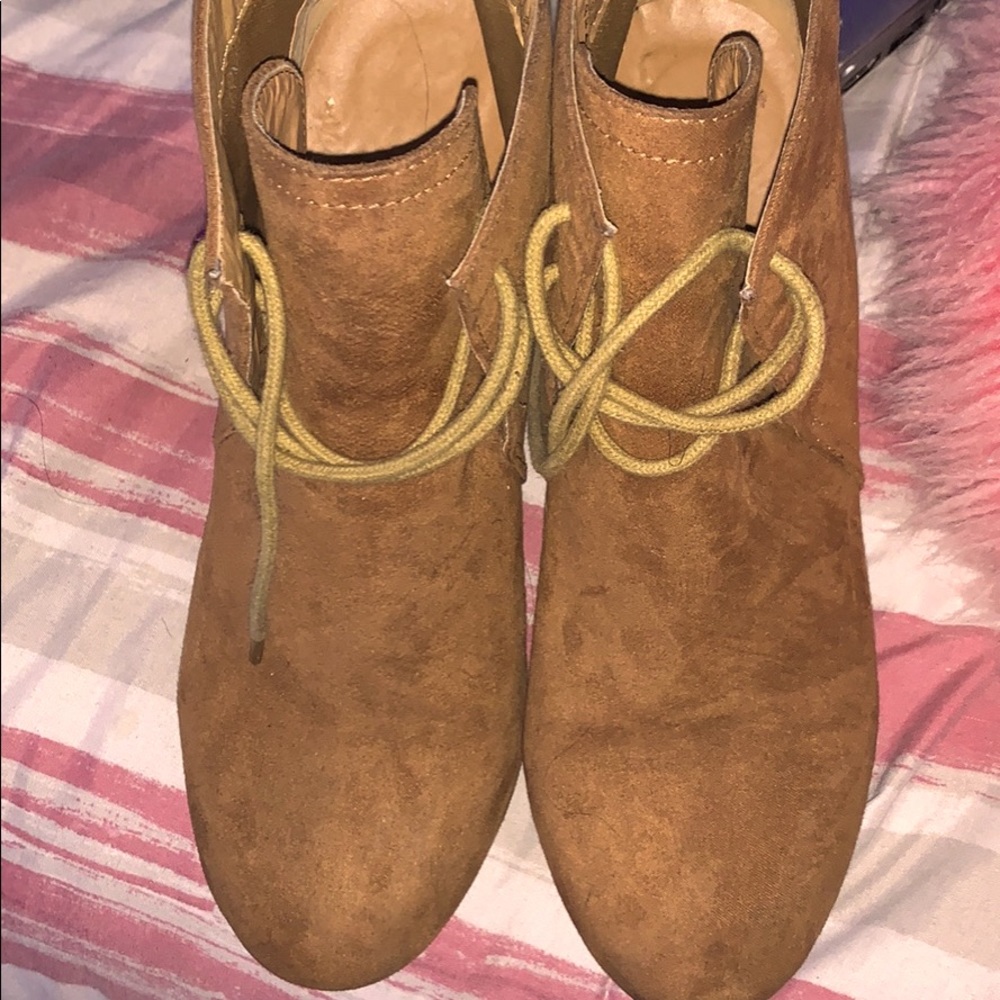 Sued Brown Pumps